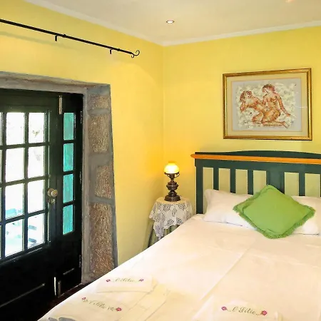 Sleeps 6 With Pool And Wifi * Meijoadas