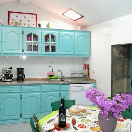Sleeps 6 With Pool And Wifi * Meijoadas